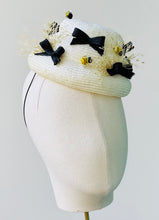 Load image into Gallery viewer, Queen Bee