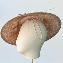 Load image into Gallery viewer, Saucy Saucer in Golden