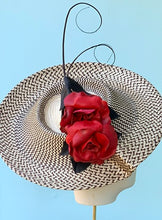 Load image into Gallery viewer, Saucy Saucer