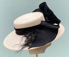 Load image into Gallery viewer, The Lisbet in Natural and Black