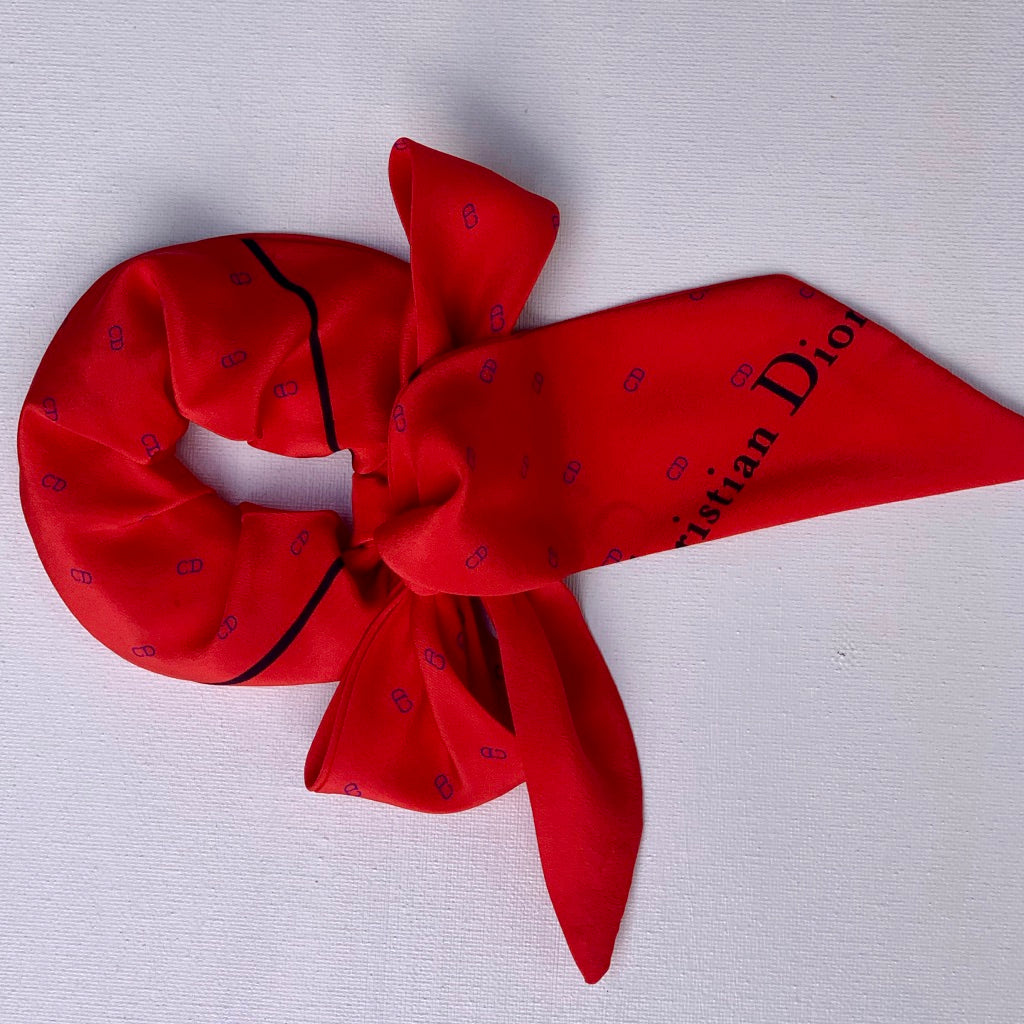 How to Tie a Bow with Ribbon, Dior Style