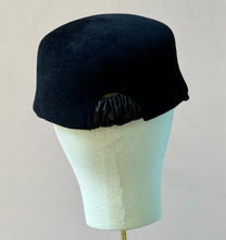 Load image into Gallery viewer, The Baxter Cap in Black Velour Felt
