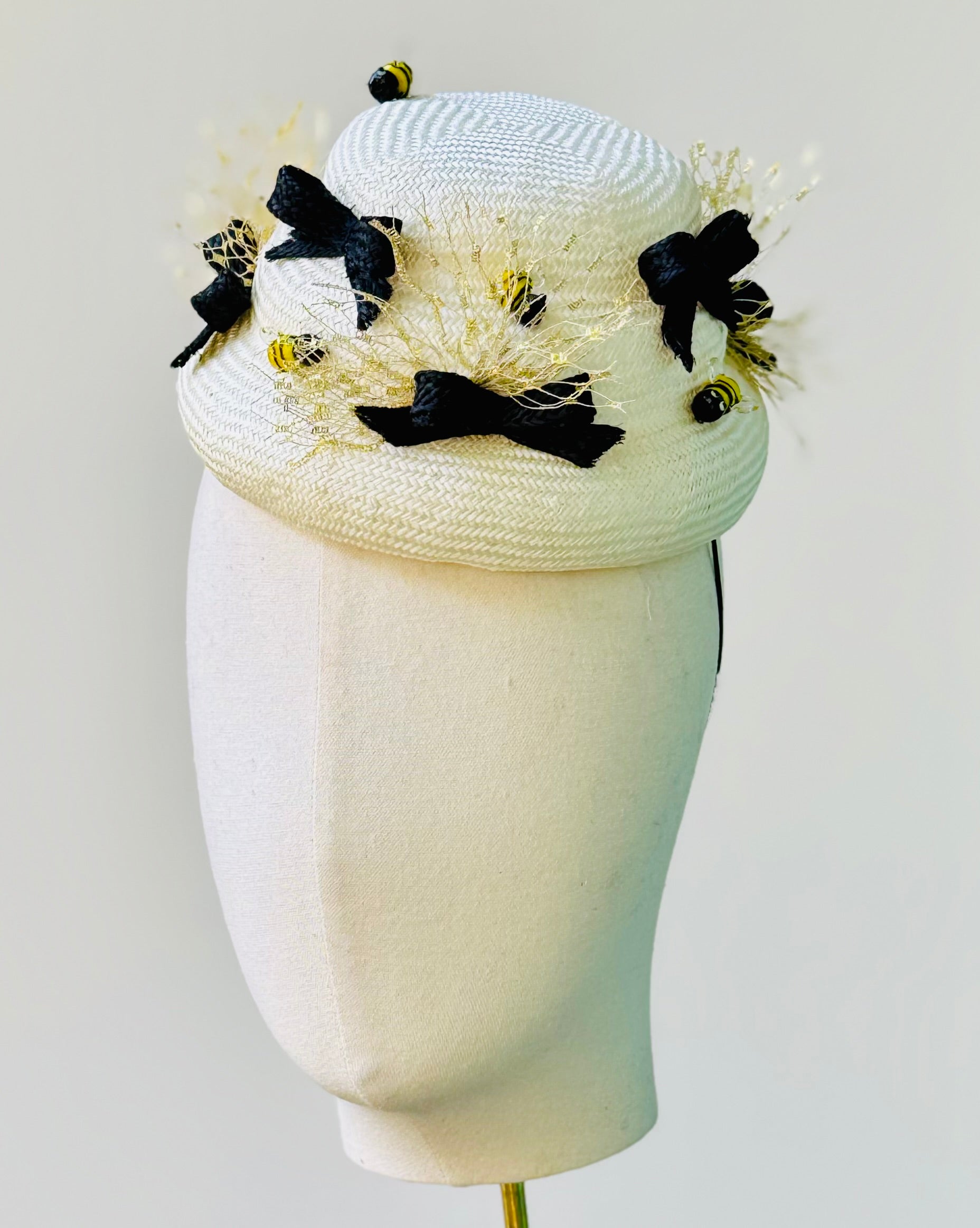 Queen Bee – The House of MacGregor display picture 1