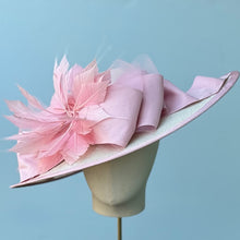 Load image into Gallery viewer, Cassie Classic in White and Pink
