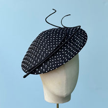 Load image into Gallery viewer, Parapluie in Black with White Polka Dots
