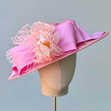 Load image into Gallery viewer, Rue Norvins in Pinks
