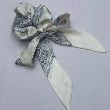 Load image into Gallery viewer, Paloma Tie in White and Periwinkle Vintage Silk
