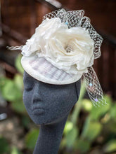 Load image into Gallery viewer, Phillipa Fascinator
