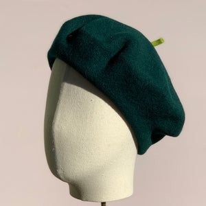 Toggle Beret in Kelly Green